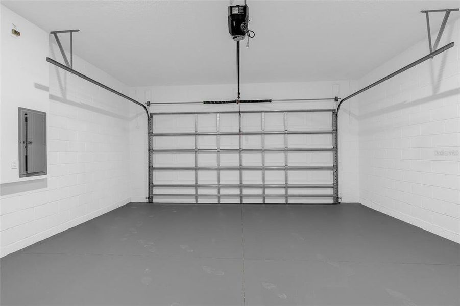 Spacious, unfurnished interior of a new home in , Ocala (Image 37).