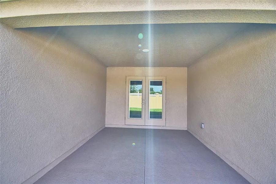 Exterior details and patio area of a home in Magnolia Park, Haines City (Image 4).
