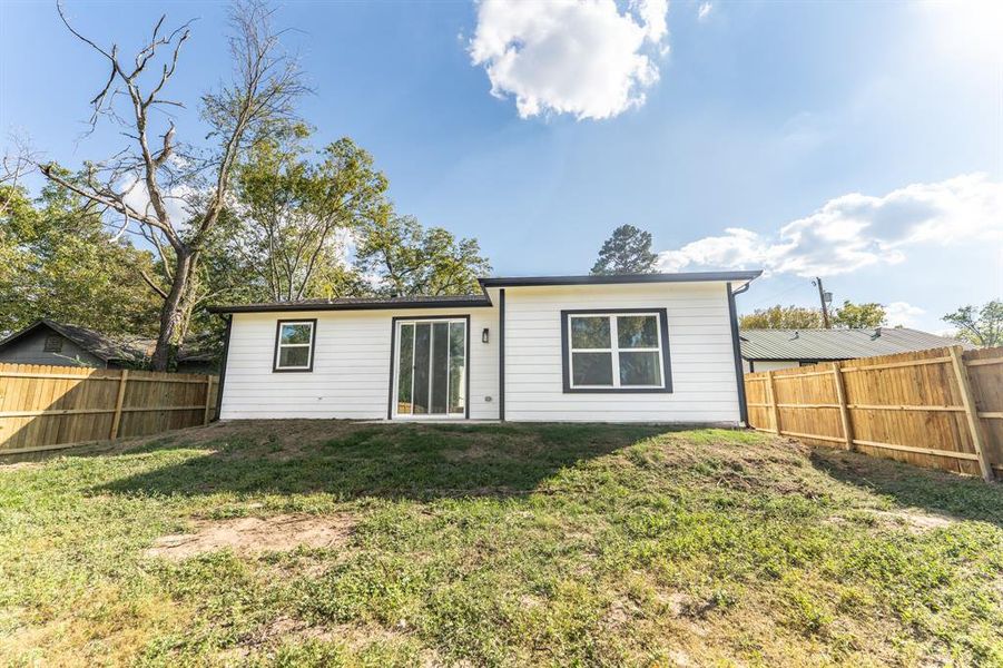 Exterior details and patio area of a home in , Sulphur Springs (Image 2).