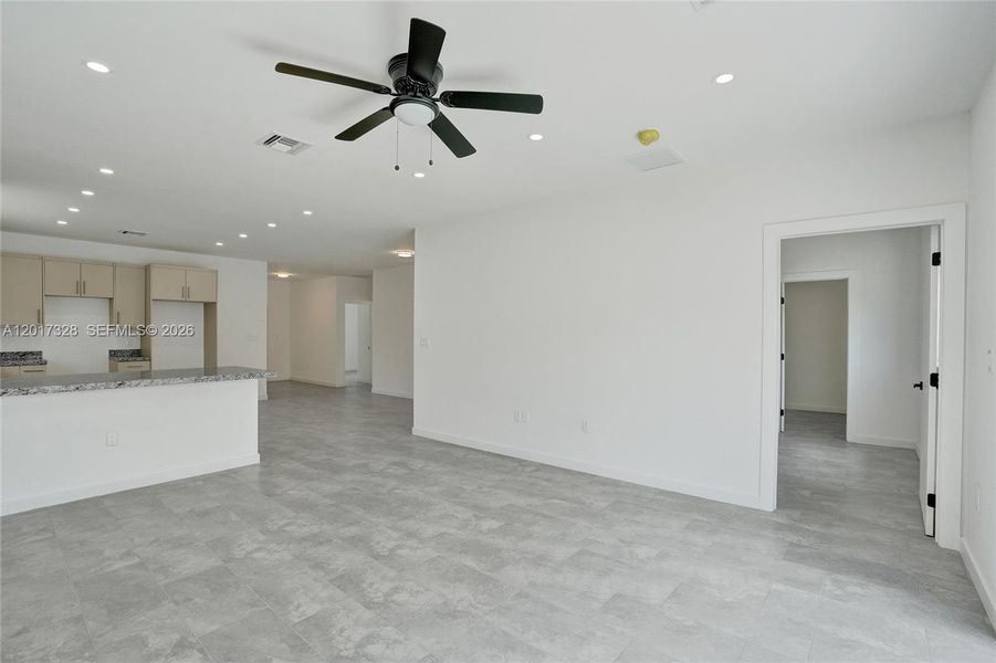Spacious, unfurnished interior of a new home in , Fort Lauderdale (Image 22).