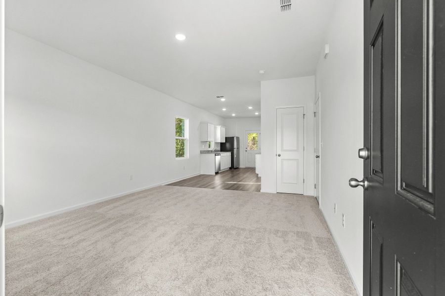 Representative unfurnished interior of a home built from the Comet by Starlight Homes in Andalusia, Loris (Image 16).