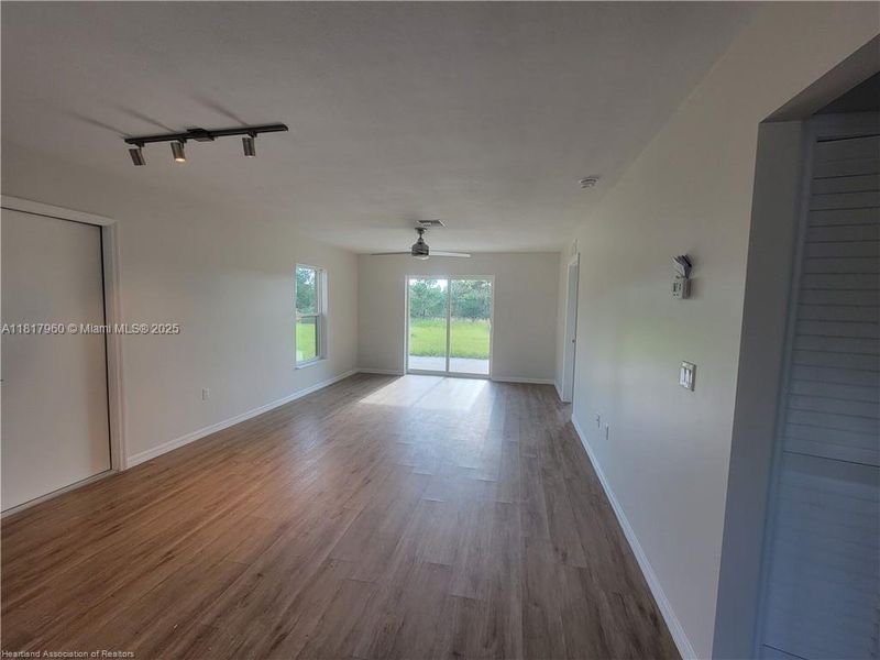 Spacious, unfurnished interior of a new home in , Sebring (Image 10).