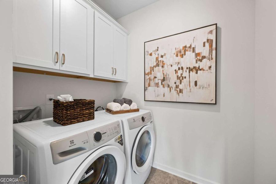 Furnished interior view inside a new home in Stonebridge North, Macon (Image 27).