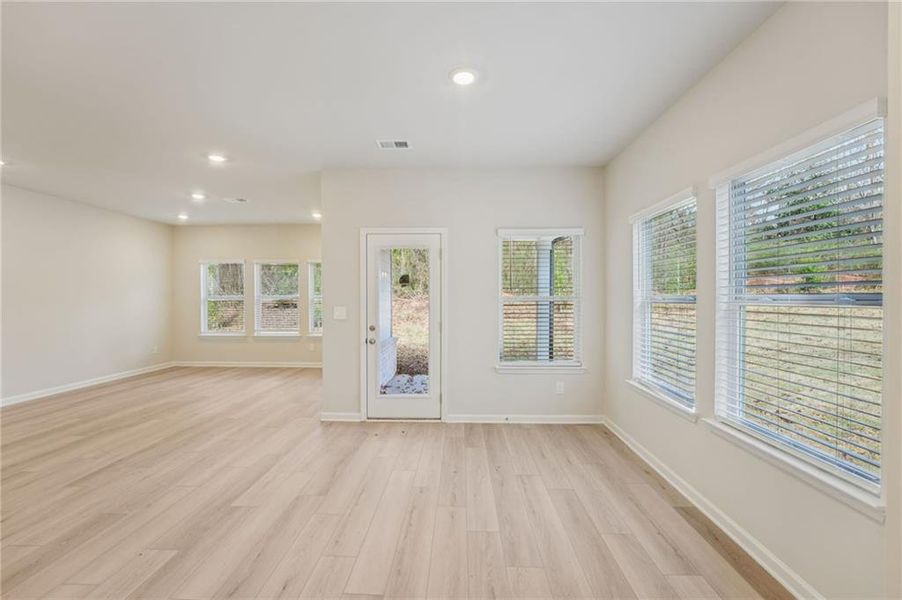 Spacious, unfurnished interior of a new home in Westmont Preserve, Powder Springs (Image 34).