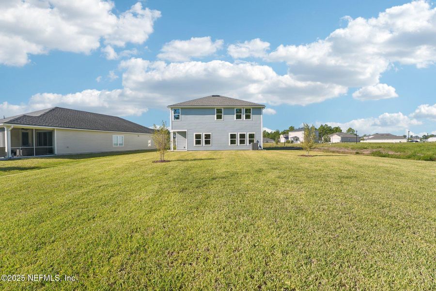 Exterior details and patio area of a home in Panther Creek, Jacksonville (Image 3).
