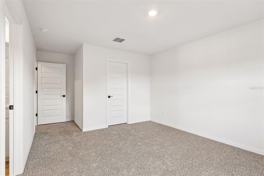Spacious, unfurnished interior of a new home in The Grove at Stuart Crossing - Signature Series, Bartow (Image 37).