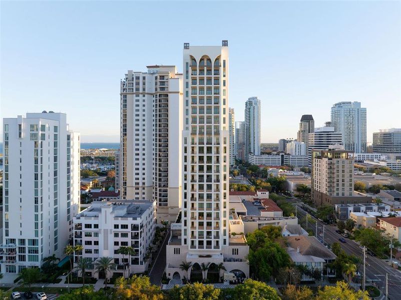 Condo located in St. Petersburg, FL showcasing its design and architecture (Image 35). Condo located in St. Petersburg, FL showcasing its design and architecture (Image 35).