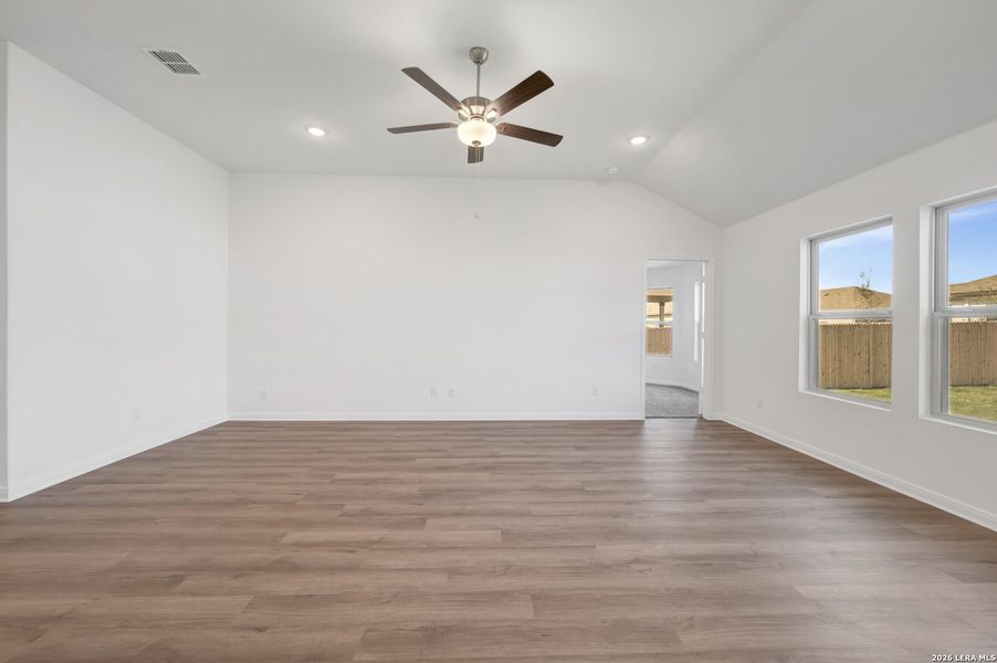 Spacious, unfurnished interior of a new home in Paloma Park, Converse (Image 40).