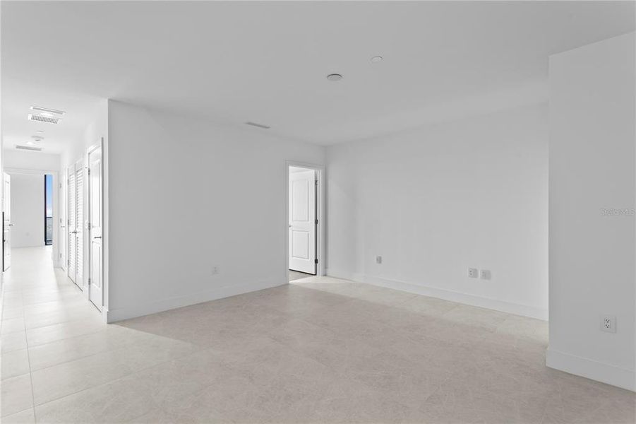 Spacious, unfurnished interior of a new home in , Tampa (Image 71).
