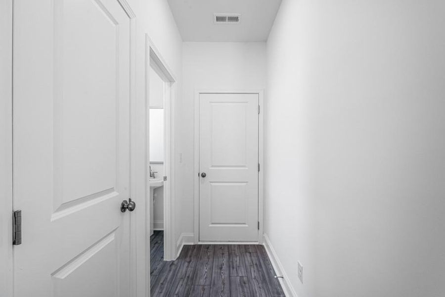 Spacious, unfurnished interior of a new home in Bailey Fence, Dacula (Image 28).