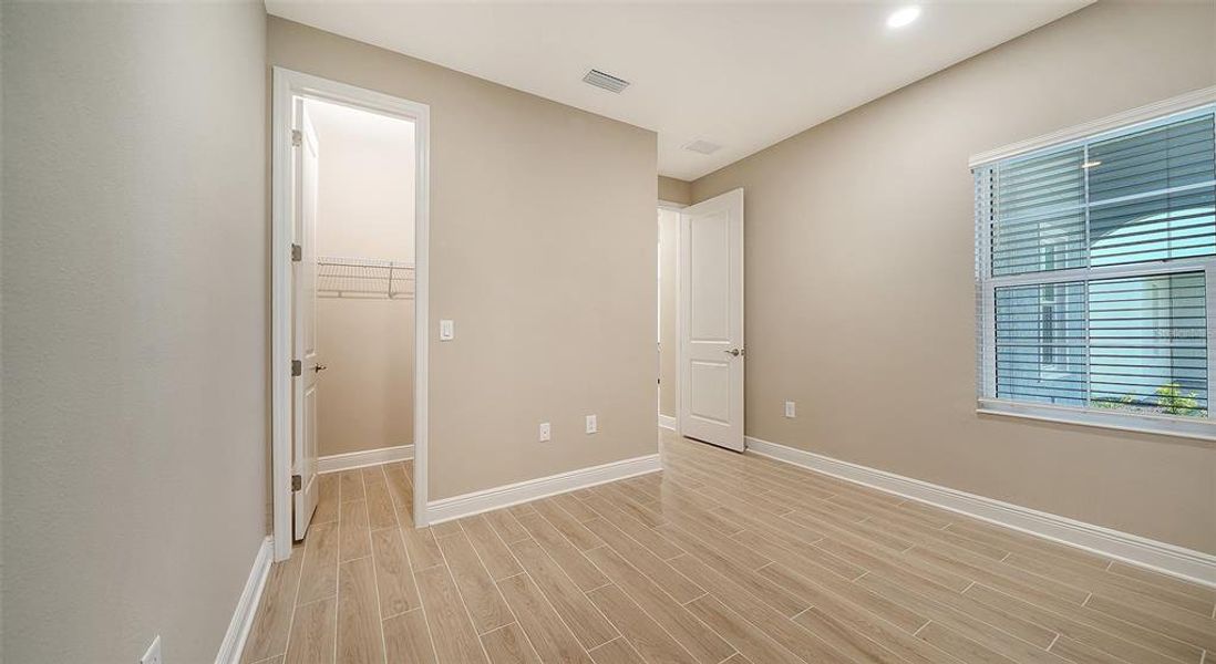 Spacious, unfurnished interior of a new home in Windward, Lakewood Ranch (Image 35).