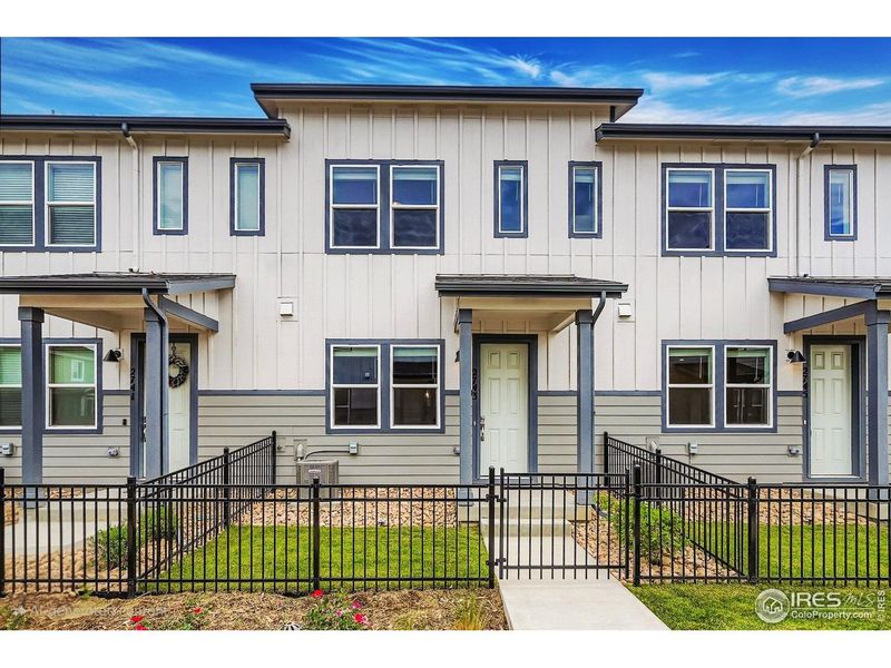 Exterior details and patio area of a home in Mountain Brook, Longmont (Image 17).