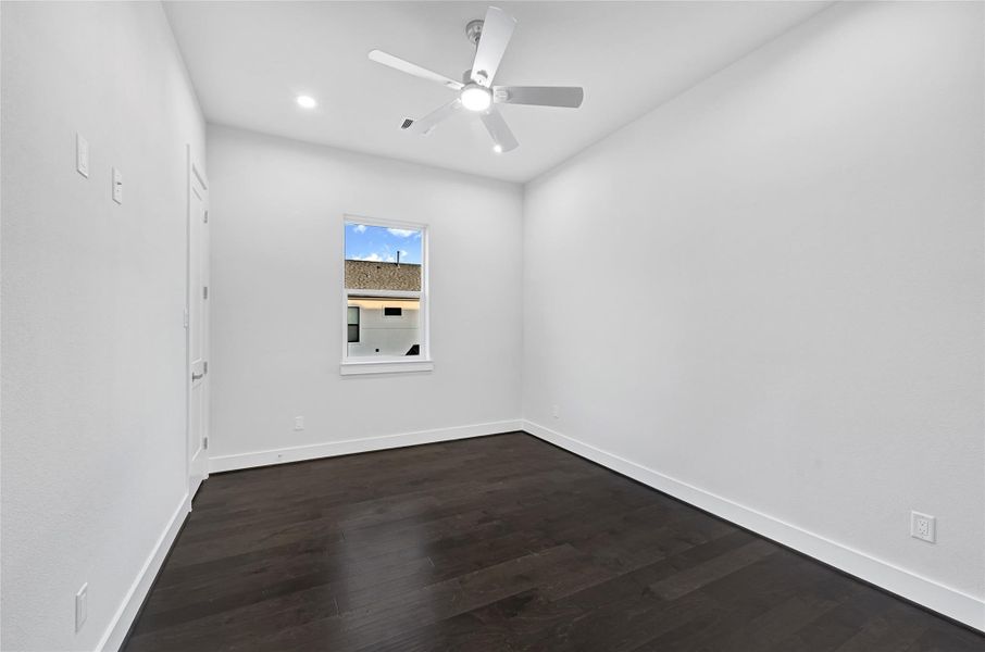 Spacious, unfurnished interior of a new home in , Houston (Image 17).