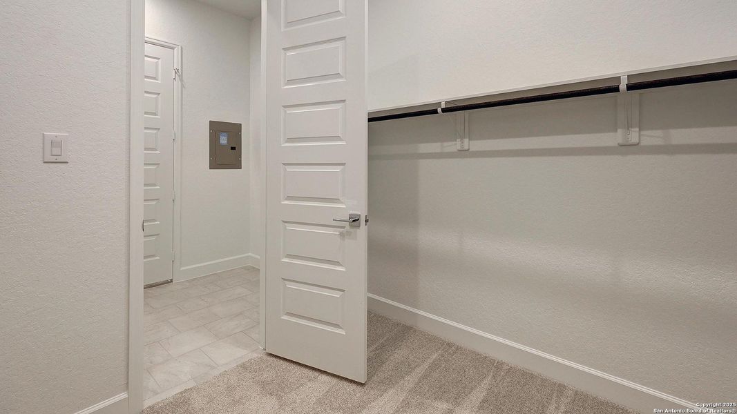 Spacious, unfurnished interior of a new home in Haby Hill 60', San Antonio (Image 24).