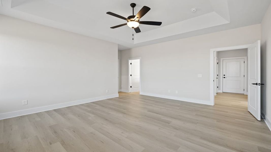 Spacious, unfurnished interior of a new home in Shadowood II, Seneca (Image 28).