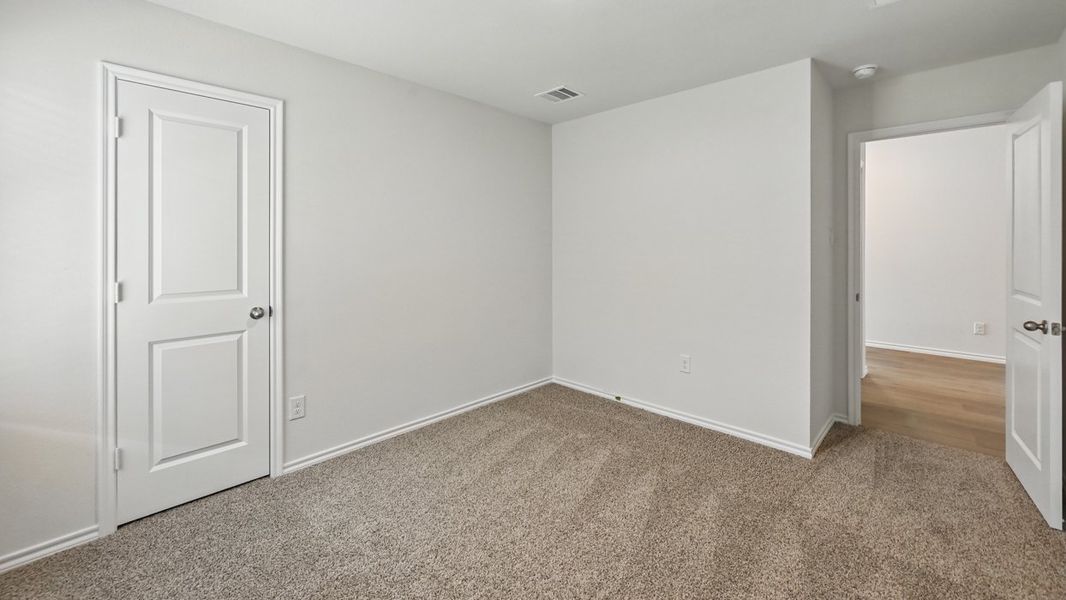 Spacious, unfurnished interior of a new home in Saddlebrook, Waxahachie (Image 14).