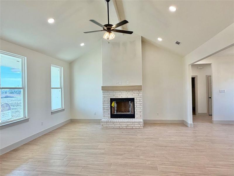 Spacious, unfurnished interior of a new home in , Weatherford (Image 17).