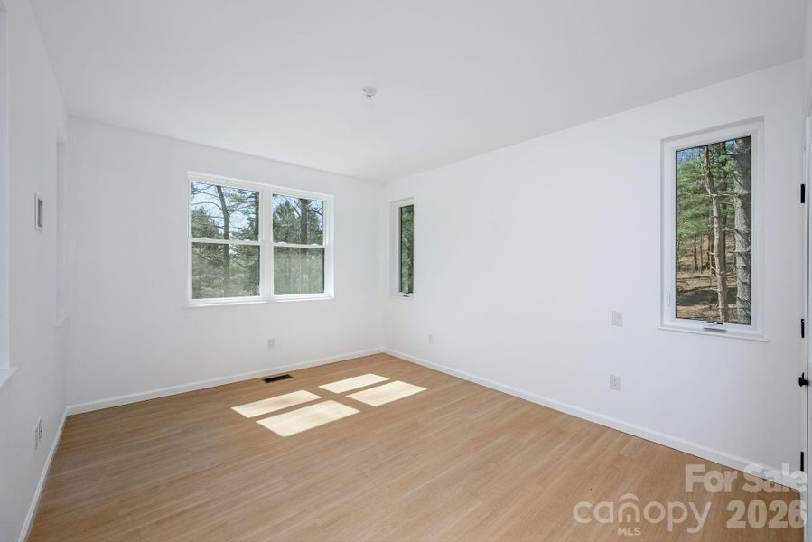 Spacious, unfurnished interior of a new home in , Flat Rock (Image 39).