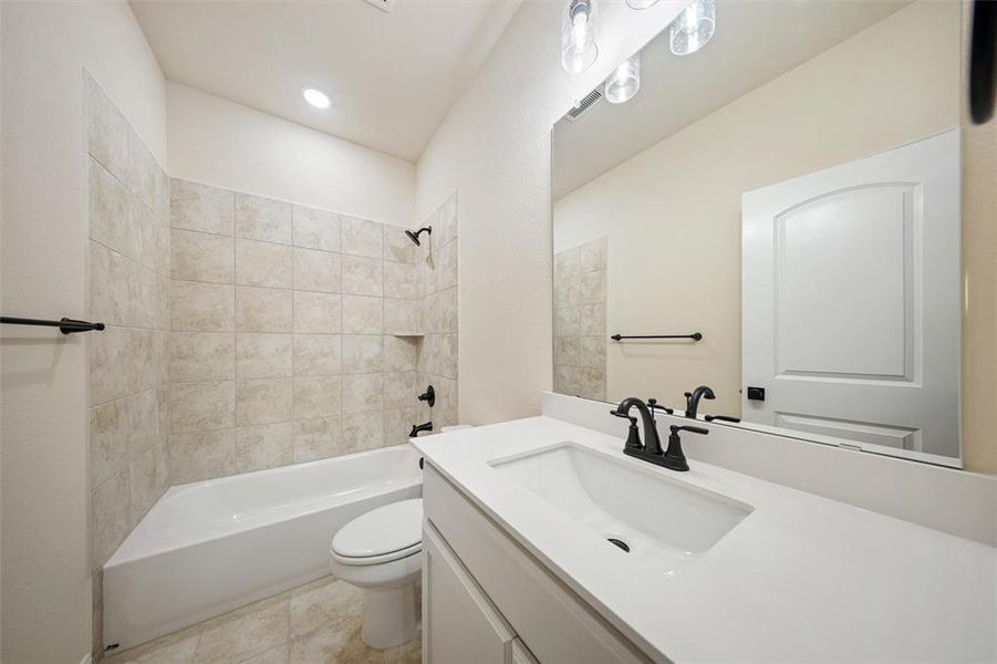 Full bath with vanity and shower / tub combination
