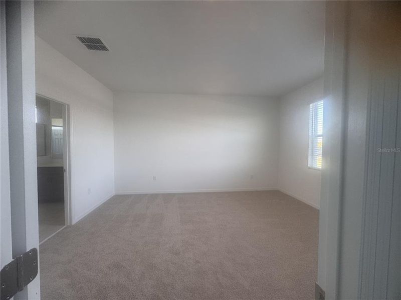 Spacious, unfurnished interior of a new home in Oakview, Apopka (Image 20).