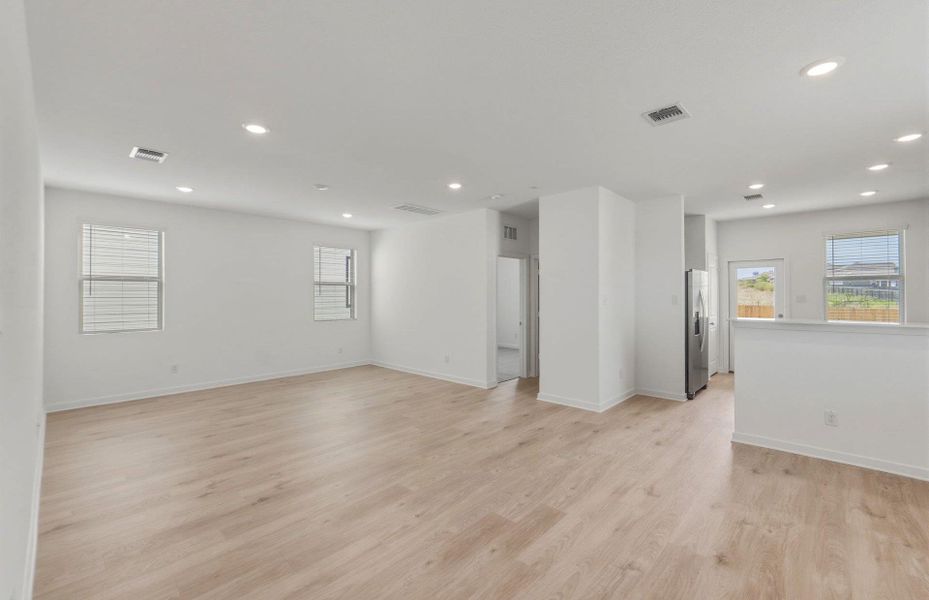 Spacious, unfurnished interior of a new home in Sonterra, Jarrell (Image 17).