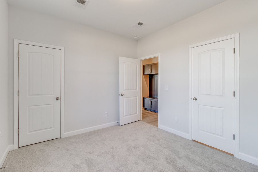 Spacious, unfurnished interior of a new home in Hendrix Farms, Lexington (Image 24).