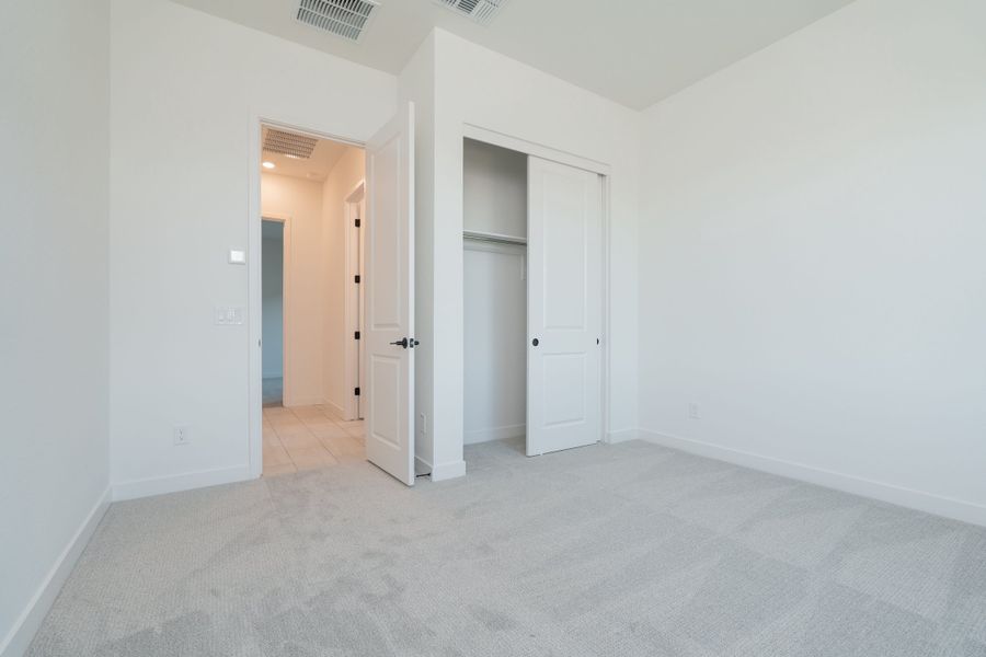 Spacious, unfurnished interior of a new home in Soleo, San Tan Valley (Image 10).
