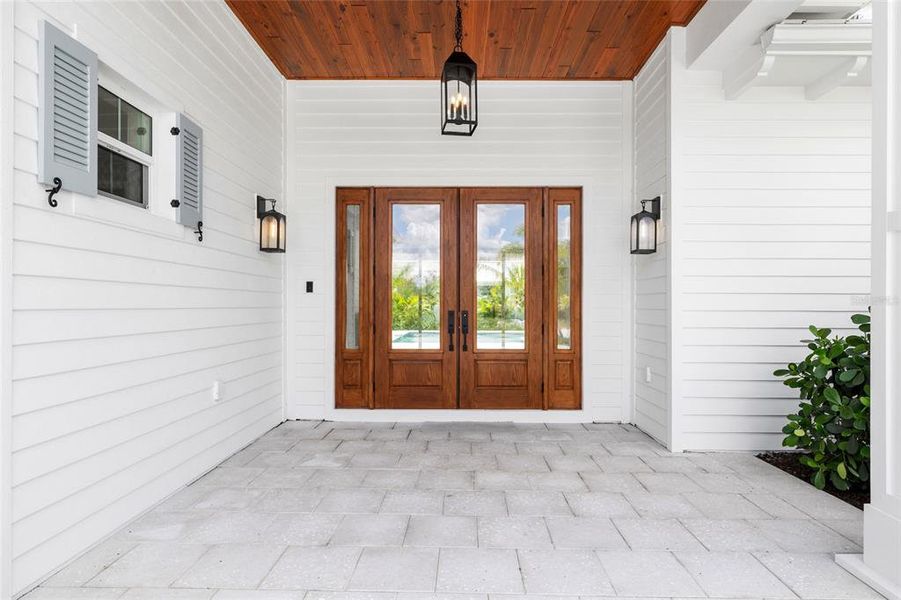 Exterior details and patio area of a home in , Boca Grande (Image 1).