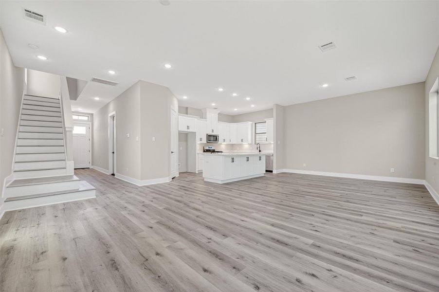 Spacious, unfurnished interior of a new home in , Houston (Image 29).