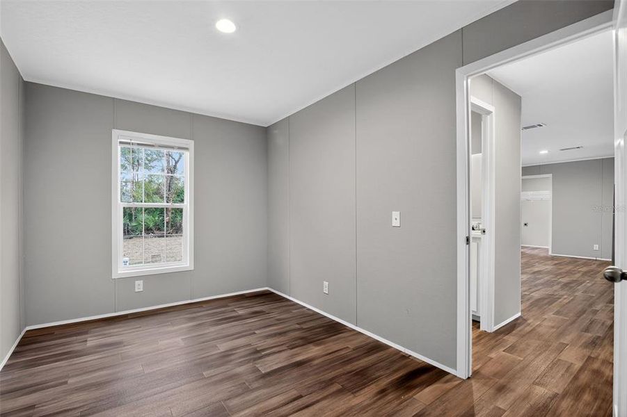 Spacious, unfurnished interior of a new home in , Crystal River (Image 24).