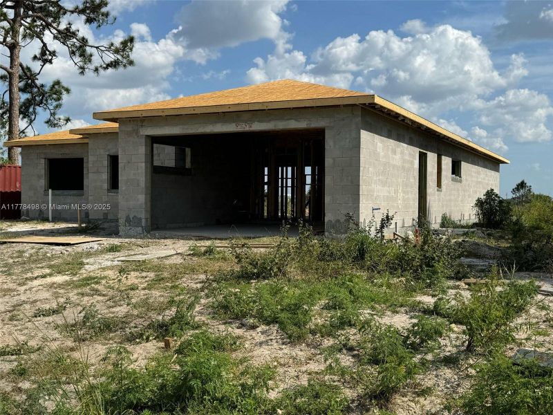 Front exterior of a new home in , Labelle, FL, highlighting curb appeal (Image 1). Front exterior of a new home in , Labelle, FL, highlighting curb appeal (Image 1).