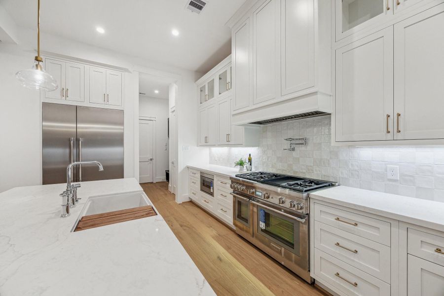 *PHOTOS OF A PREVIOUSLY BUILT HOME * SELECTIONS MAY VARY * PHOTOS SHOW THE SAME FLOOR PLAN AND/ALTERNATIVE FINISHES* PLEASE USE THIS AS A GUIDE ONLY. *PHOTOS OF A PREVIOUSLY BUILT HOME * SELECTIONS MAY VARY * PHOTOS SHOW THE SAME FLOOR PLAN AND/ALTERNATIVE FINISHES* PLEASE USE THIS AS A GUIDE ONLY.