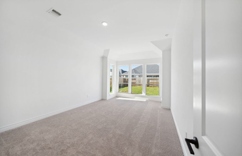 Representative unfurnished interior of a home built from the Axtell by Pulte Homes in Katy Court, Katy (Image 19).
