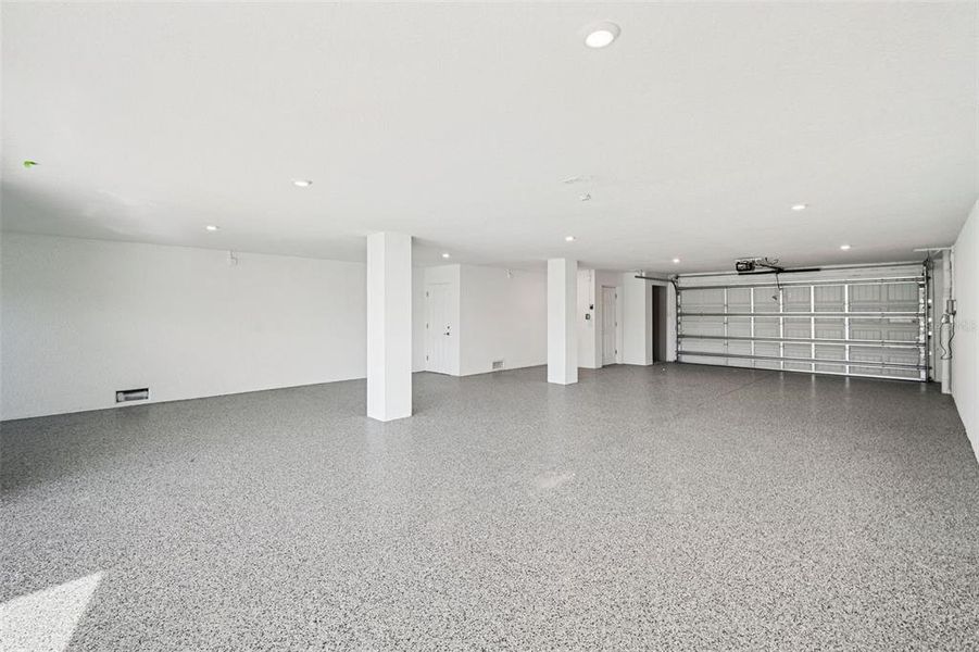 Spacious, unfurnished interior of a new home in , St. Petersburg (Image 29).
