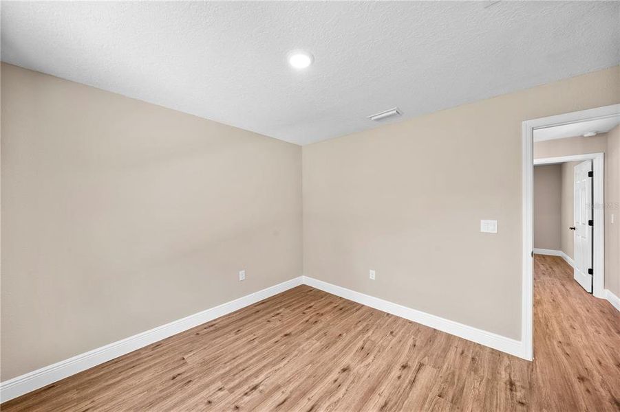 Spacious, unfurnished interior of a new home in , Ocala (Image 32).