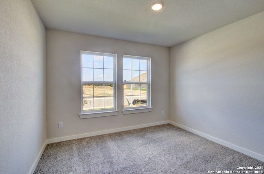 Spacious, unfurnished interior of a new home in Cloud Country, New Braunfels (Image 10).