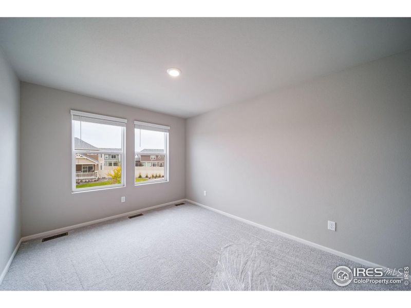 Spacious, unfurnished interior of a new home in Thompson River Ranch, Johnstown (Image 46).