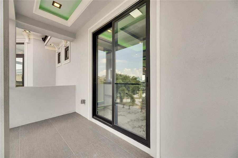 Spacious, unfurnished interior of a new home in , Apollo Beach (Image 68).