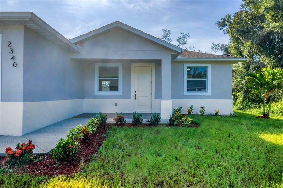 Exterior details and patio area of a home in , North Port (Image 3).