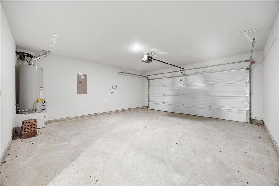 Spacious, unfurnished interior of a new home in Fox Landing, Caddo Mills (Image 22).