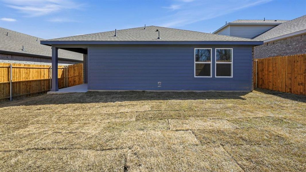 Exterior details and patio area of a home in Sweetwater Springs, Sherman (Image 26).