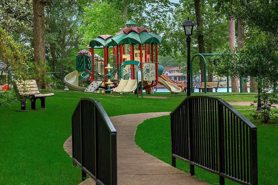Community amenities in Elkins Lake, Huntsville (Image 40).