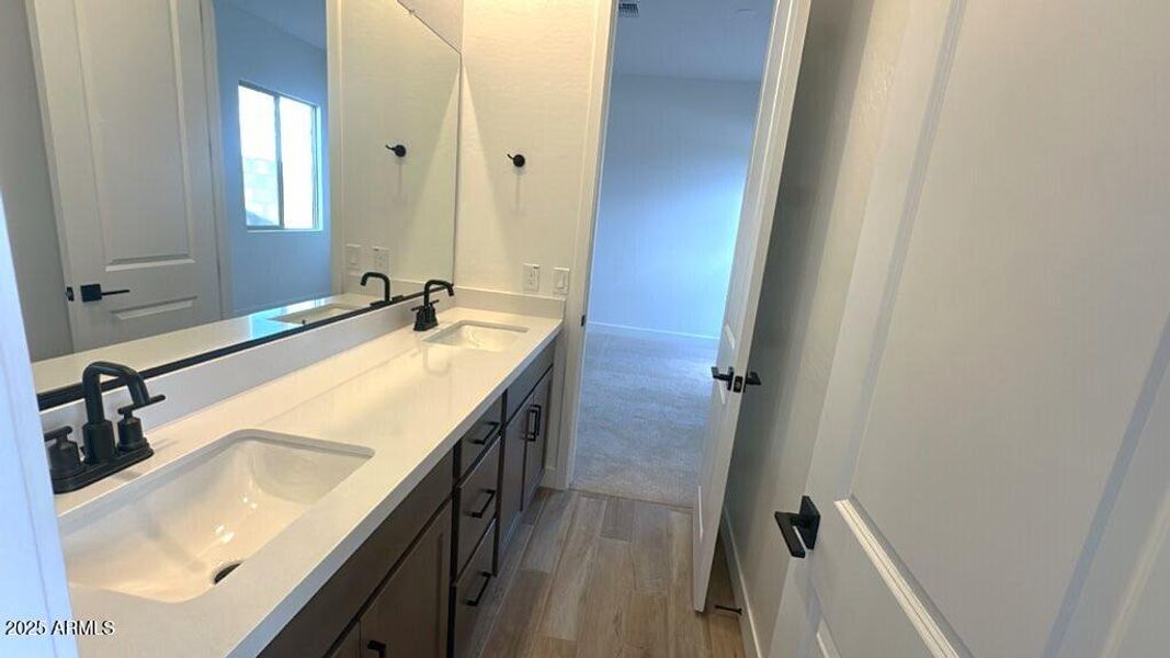 FDFE8C46- (002) FDFE8C46- (002)