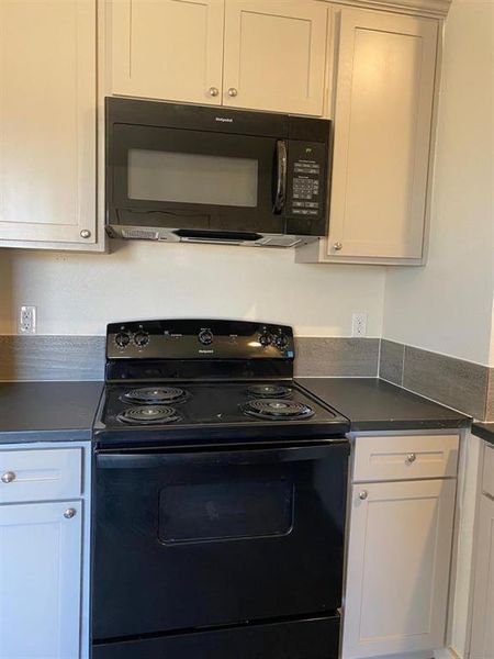 Close-up of interior finishes inside a home in , Bridgeport (Image 8).