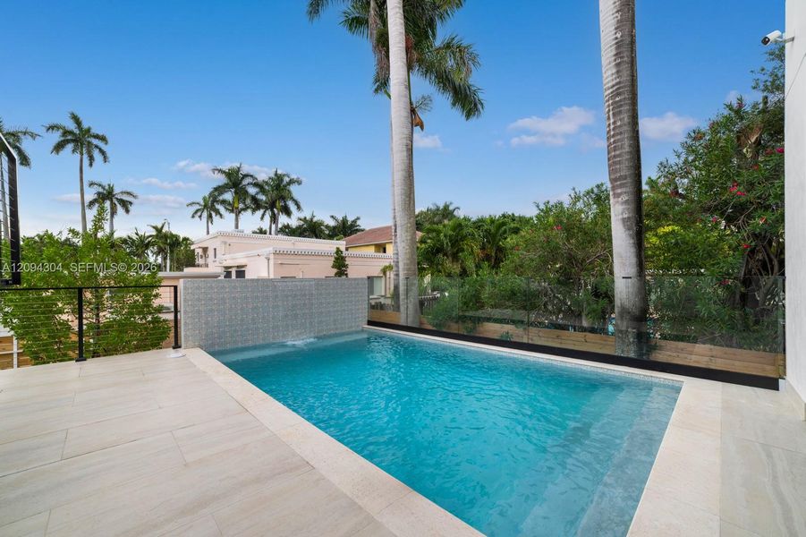 Exterior details and patio area of a home in , Hollywood (Image 30).