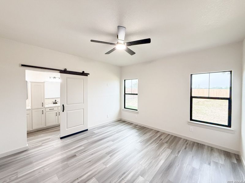 Spacious, unfurnished interior of a new home in , Devine (Image 29).