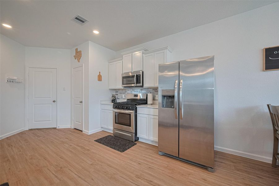 Furnished interior view inside a new home in Tavola: Gulf Coast Collection, New Caney (Image 25). Furnished interior view inside a new home in Tavola: Gulf Coast Collection, New Caney (Image 25).