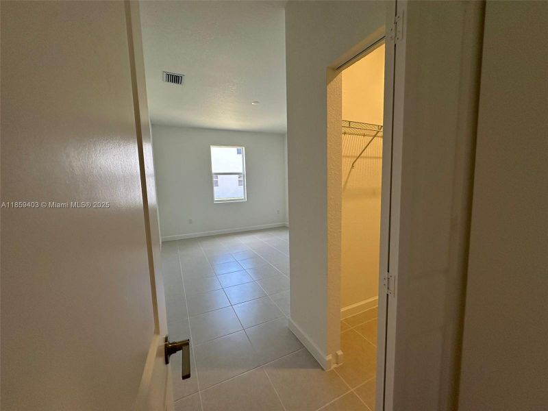 Spacious, unfurnished interior of a new home in Hawthorne at Galiano Pointe, Miami (Image 10).