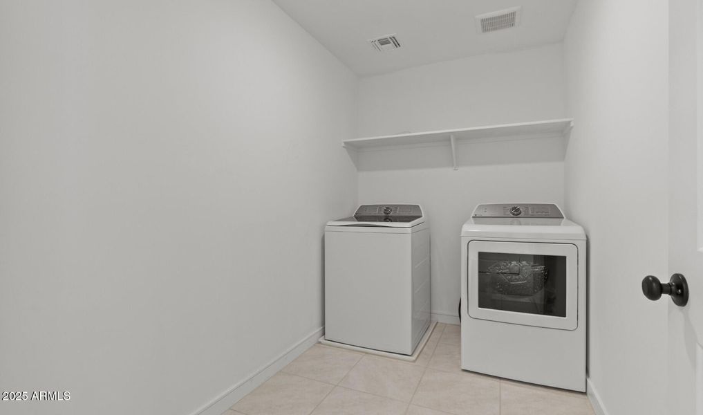 LS Lot #91 Laundry (Large) LS Lot #91 Laundry (Large)