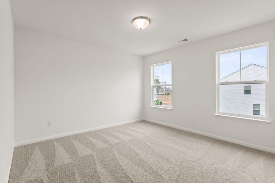 Spacious, unfurnished interior of a new home in Bellevue, Greenville (Image 30).
